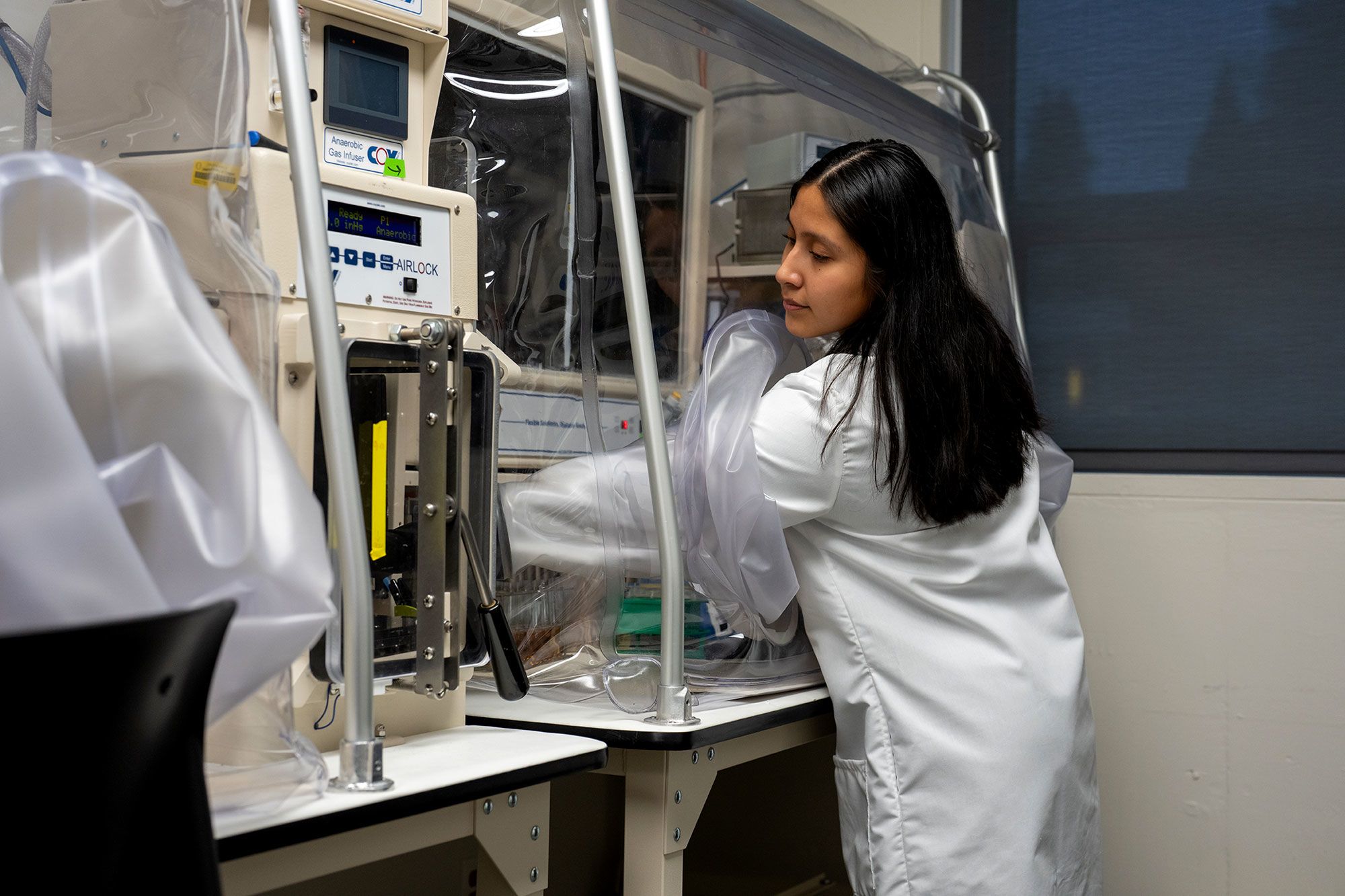 Celine Lopez Padilla reaches inside an oxygen-limited chamber.