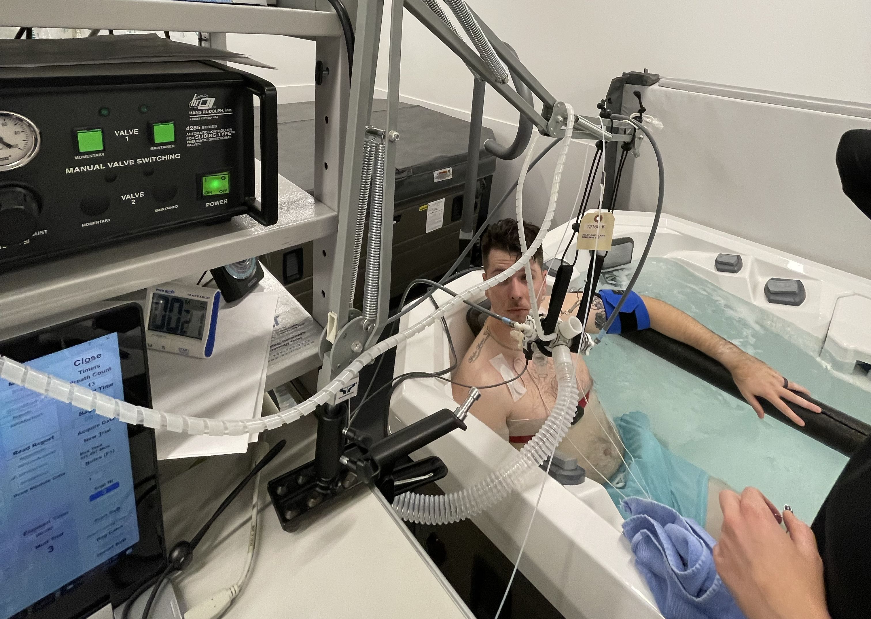 A good soak in a hot tub might beat a sauna for health benefits