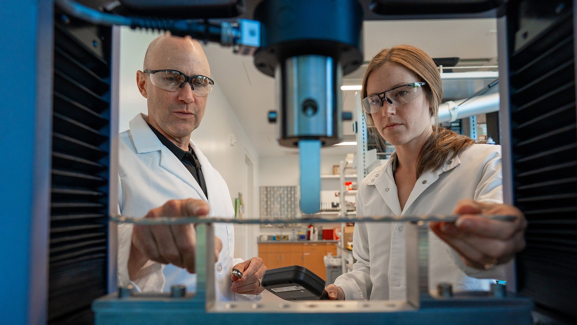 Bob Guldberg and Kylie Williams in the lab