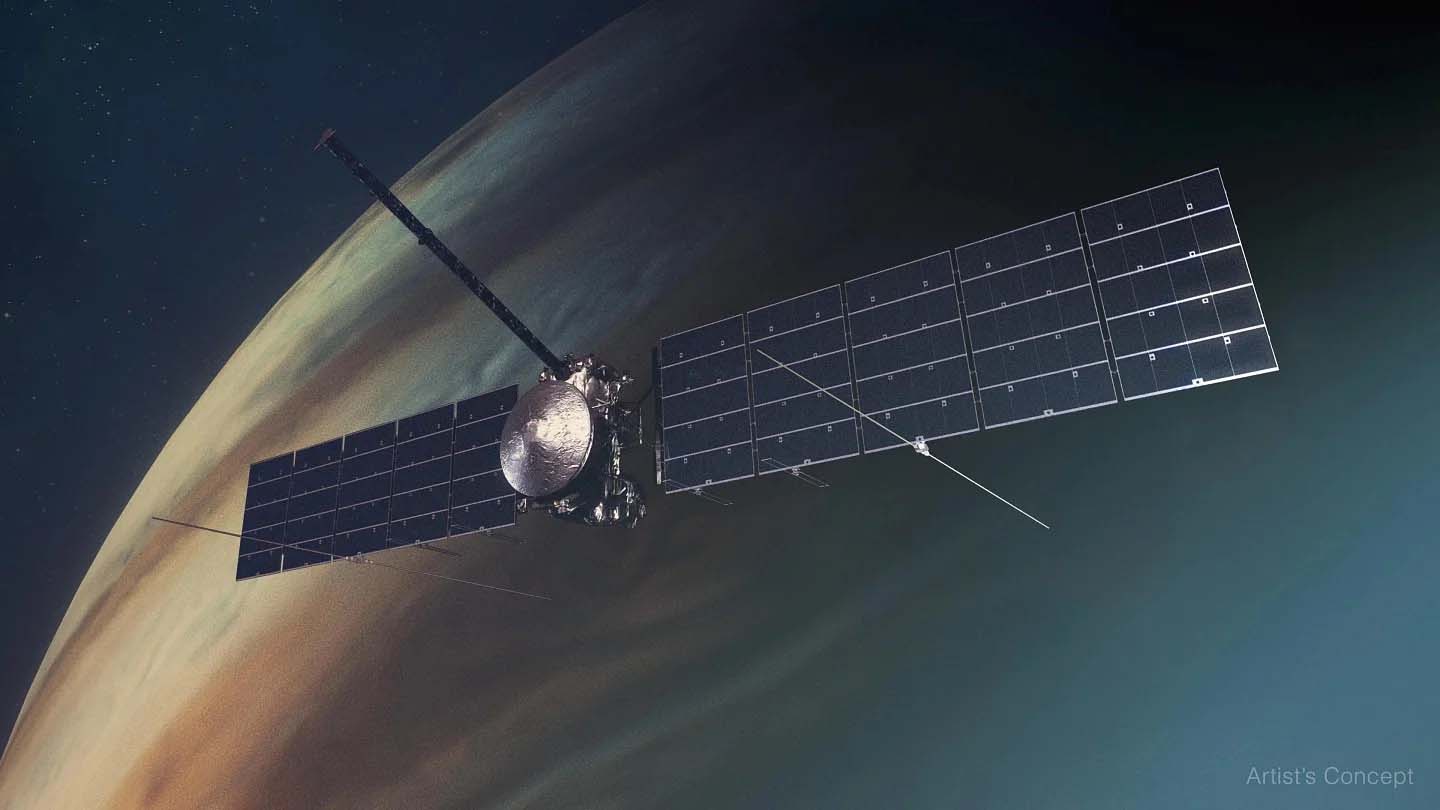 Artist's concept of the Europa Clipper probe near Jupiter